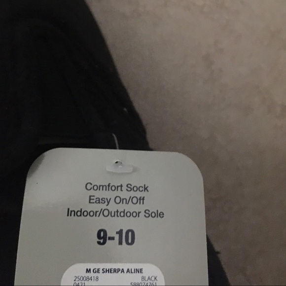 🌼5 for $25🌼 NWT Black Slippers - Picture 3 of 4